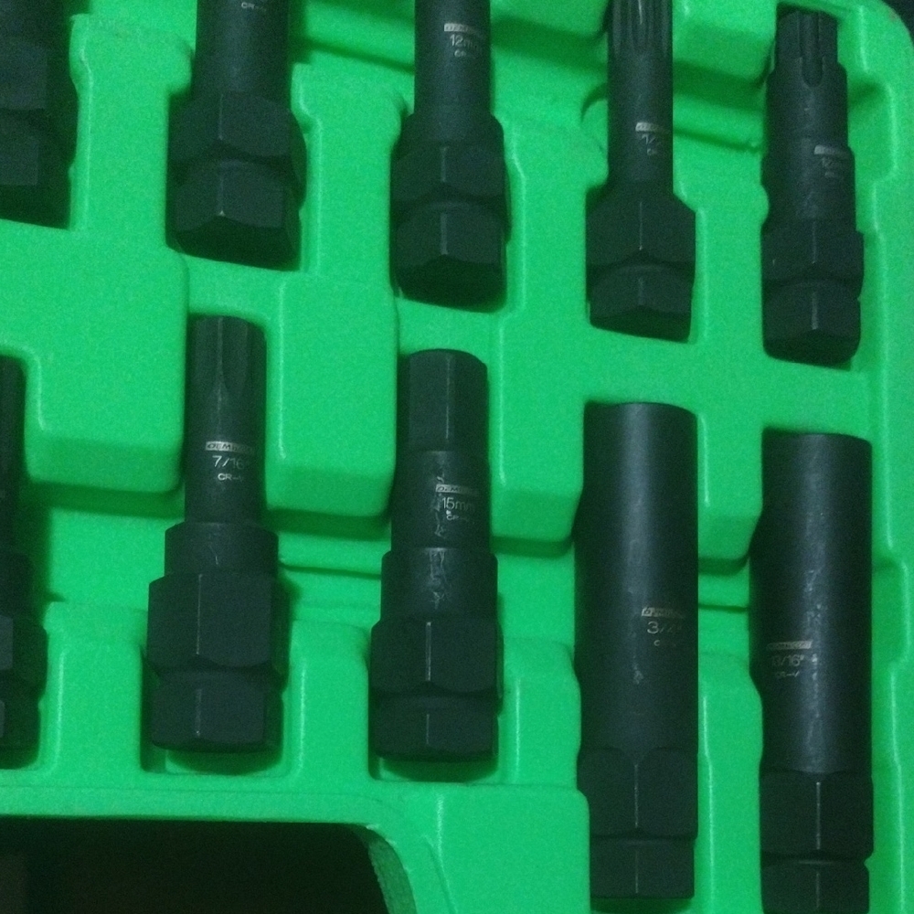 Locking Lug Master Key Set in Green Case - Picture 7 of 12